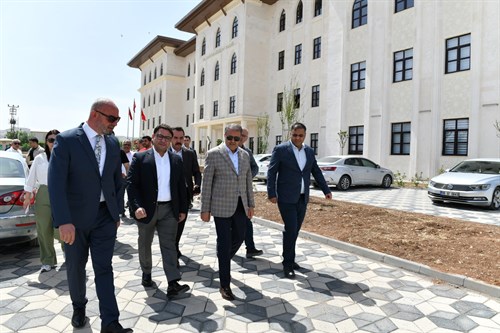 Vali Şıldak Hükümet Konaklarını İnceledi